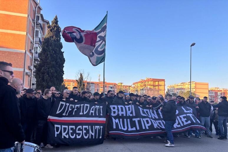 - RIPRODUZIONE RISERVATA