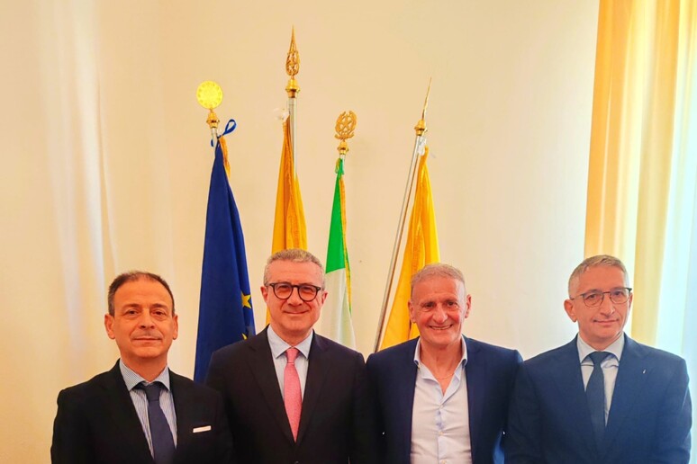 - RIPRODUZIONE RISERVATA