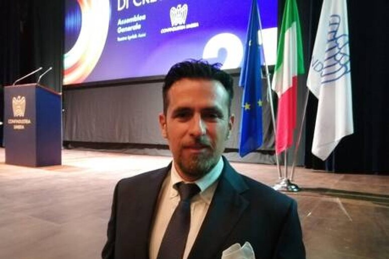 - RIPRODUZIONE RISERVATA