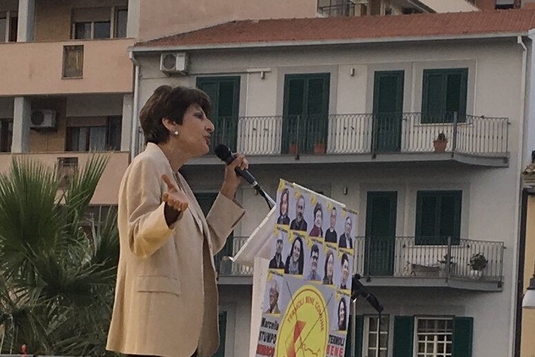 - RIPRODUZIONE RISERVATA