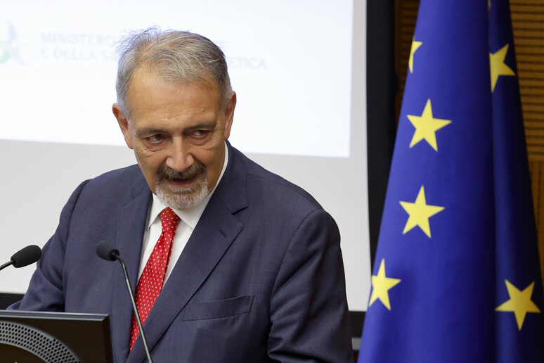 - RIPRODUZIONE RISERVATA