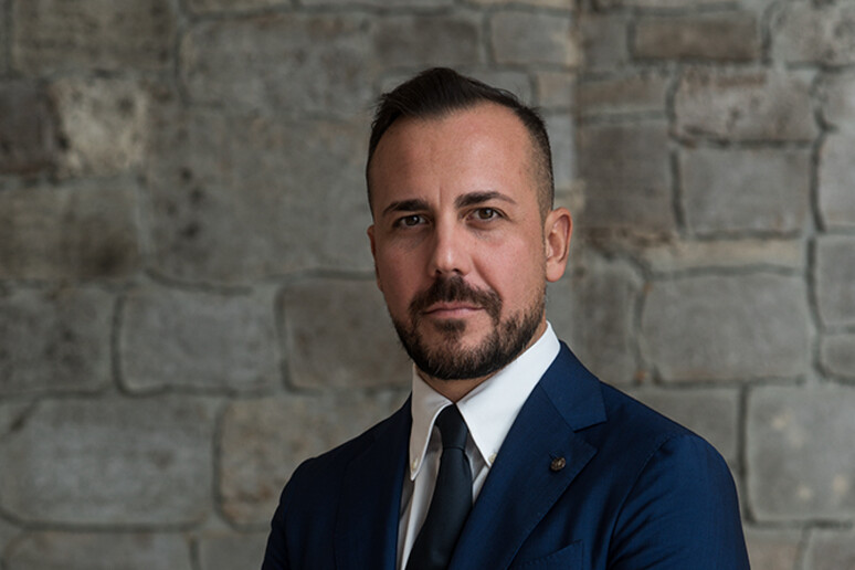 - RIPRODUZIONE RISERVATA
