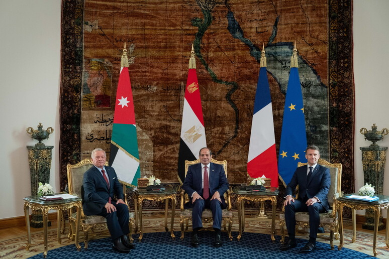 - RIPRODUZIONE RISERVATA