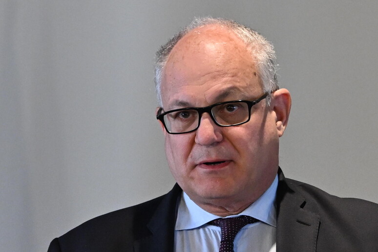 - RIPRODUZIONE RISERVATA