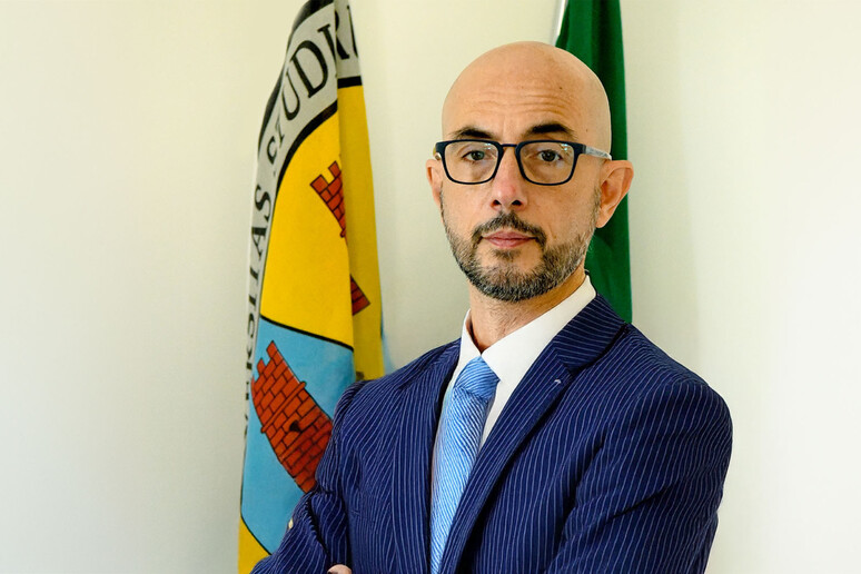 - RIPRODUZIONE RISERVATA
