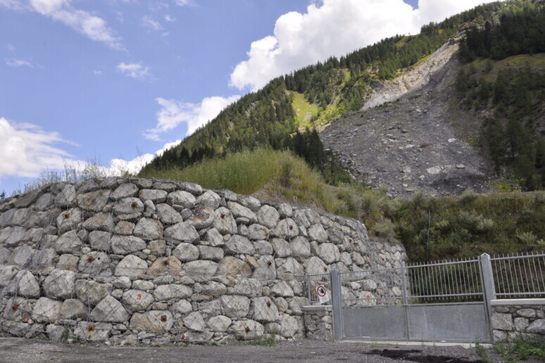 - RIPRODUZIONE RISERVATA