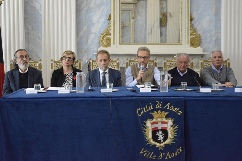 - RIPRODUZIONE RISERVATA