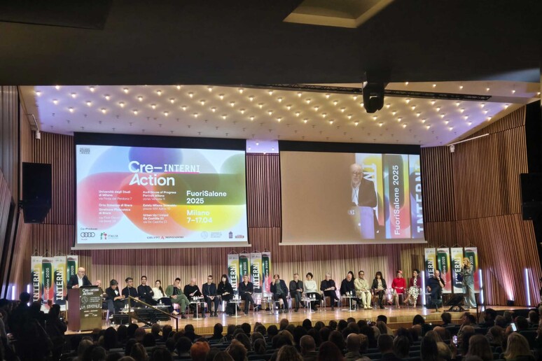 - RIPRODUZIONE RISERVATA