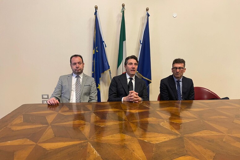 - RIPRODUZIONE RISERVATA