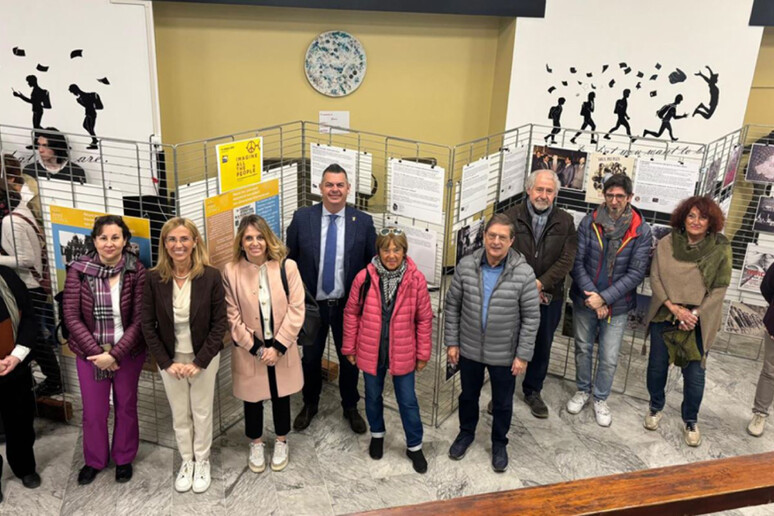 - RIPRODUZIONE RISERVATA
