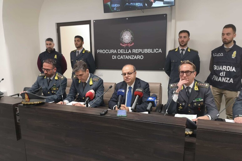 - RIPRODUZIONE RISERVATA
