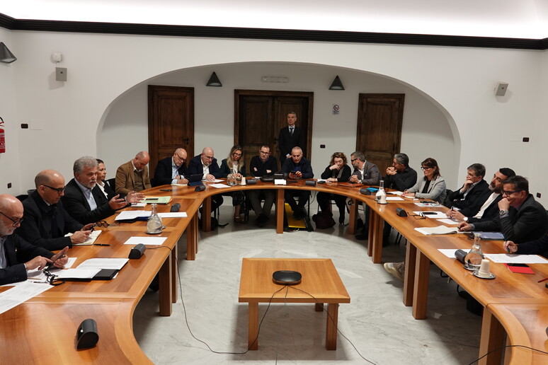 - RIPRODUZIONE RISERVATA