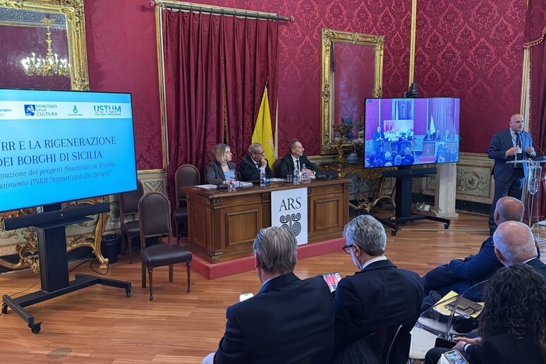 - RIPRODUZIONE RISERVATA