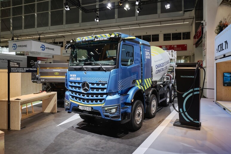 Passerella al Bauma per Mercedes-Benz eArocs 400 elettrico - RIPRODUZIONE RISERVATA