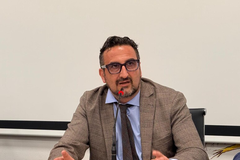 - RIPRODUZIONE RISERVATA