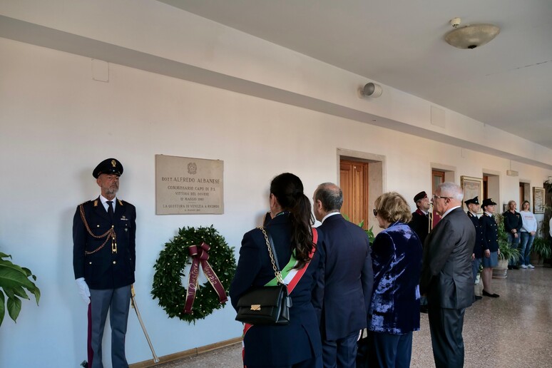 - RIPRODUZIONE RISERVATA