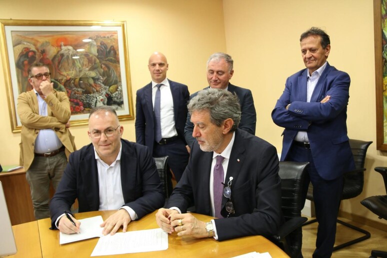 - RIPRODUZIONE RISERVATA
