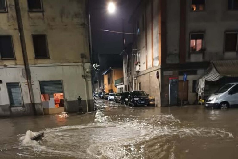 - RIPRODUZIONE RISERVATA