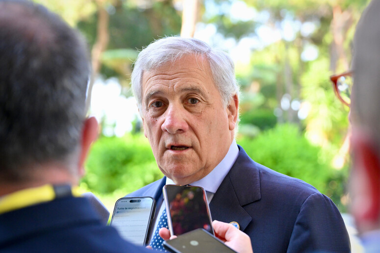 - RIPRODUZIONE RISERVATA