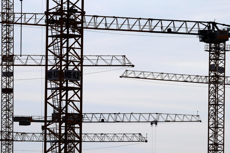 - RIPRODUZIONE RISERVATA