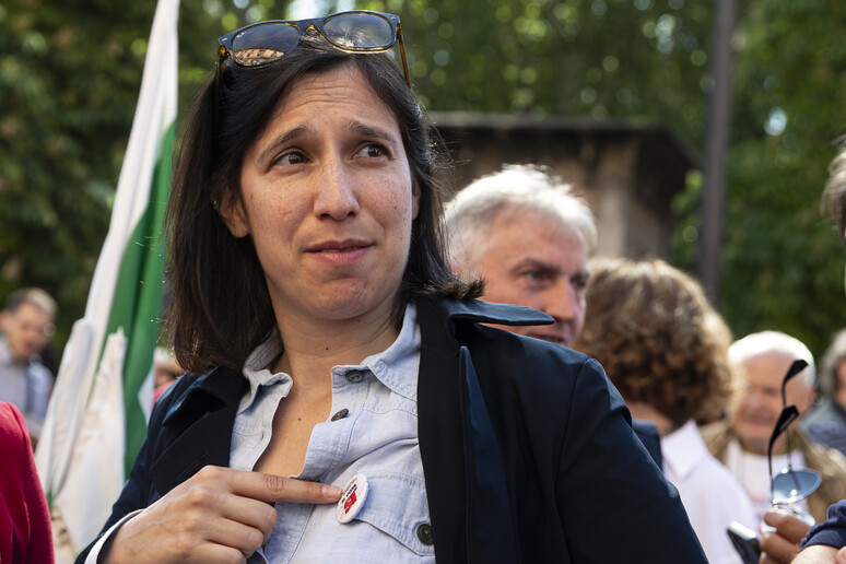 - RIPRODUZIONE RISERVATA