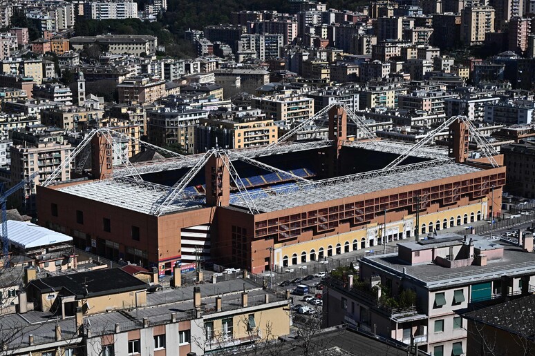 - RIPRODUZIONE RISERVATA