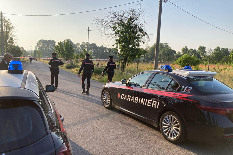 Carabinieri nei pressi della discoteca - RIPRODUZIONE RISERVATA