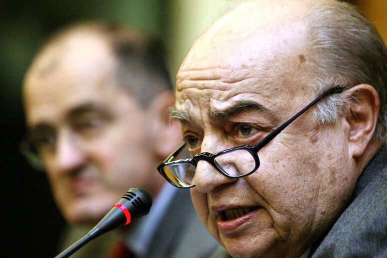 - RIPRODUZIONE RISERVATA