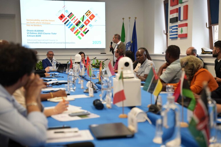 - RIPRODUZIONE RISERVATA