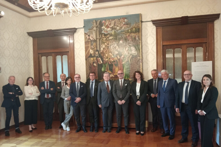 - RIPRODUZIONE RISERVATA