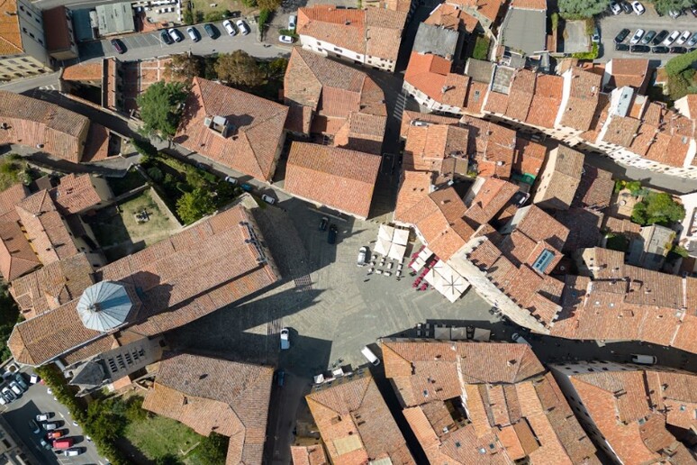 - RIPRODUZIONE RISERVATA