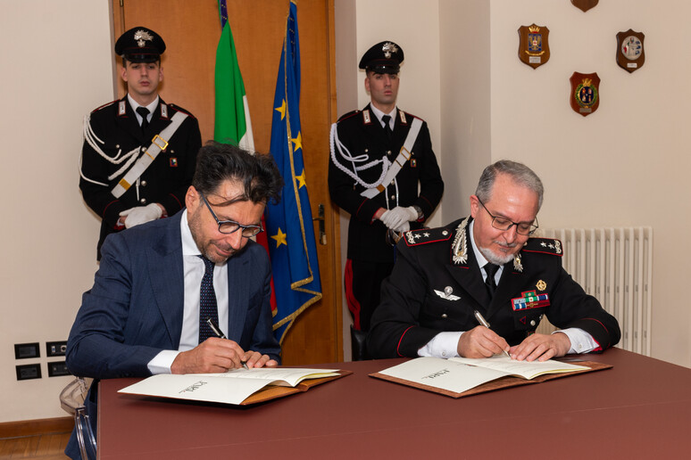 - RIPRODUZIONE RISERVATA