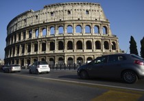 Traffic along the Via dei Fori Imperiali